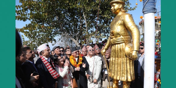 प्रधानमन्त्रीद्वारा कालु पाँडेको शालिकमा माल्यार्पण